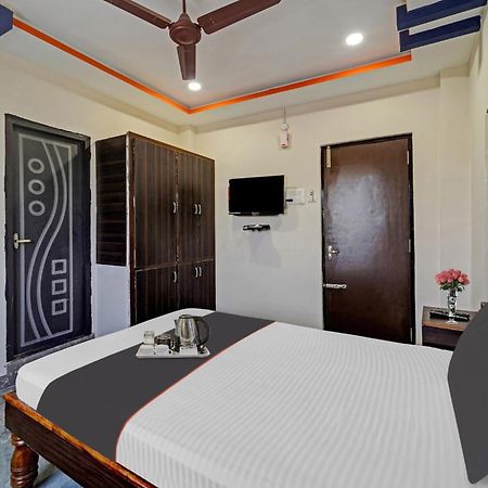 Отель Capital O Lakshmi Residency Тирупати Экстерьер фото
