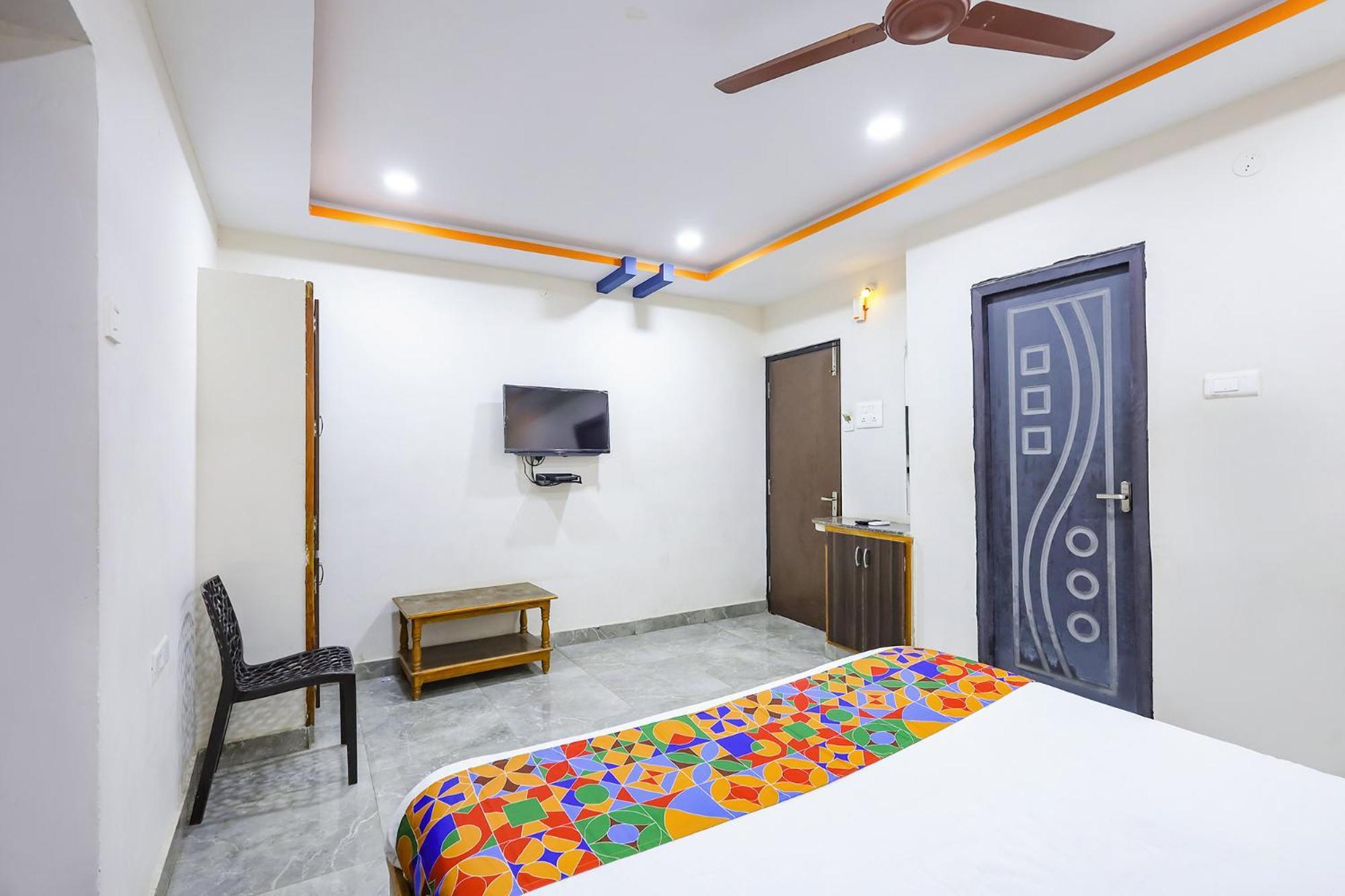 Отель Capital O Lakshmi Residency Тирупати Экстерьер фото