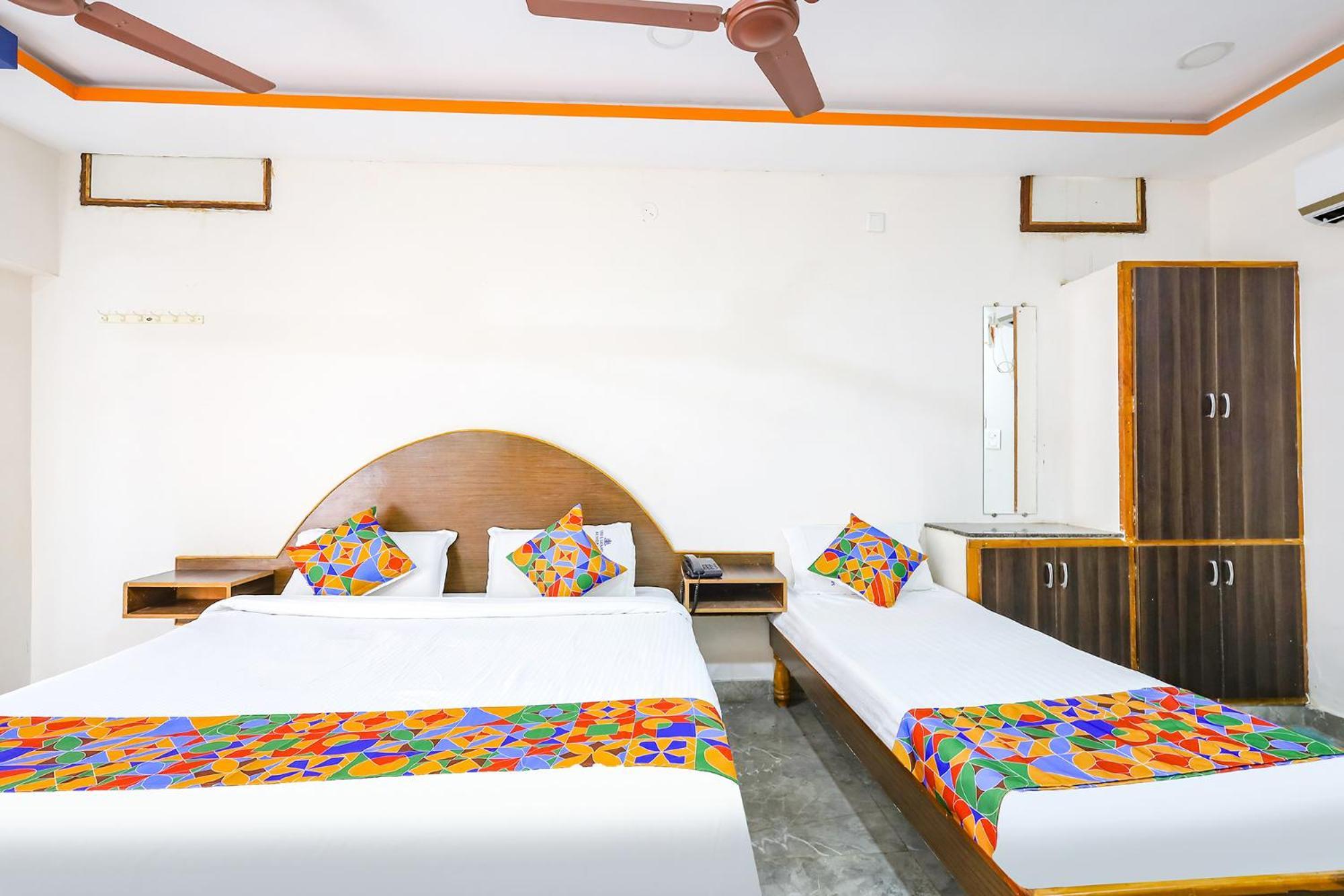 Отель Capital O Lakshmi Residency Тирупати Экстерьер фото