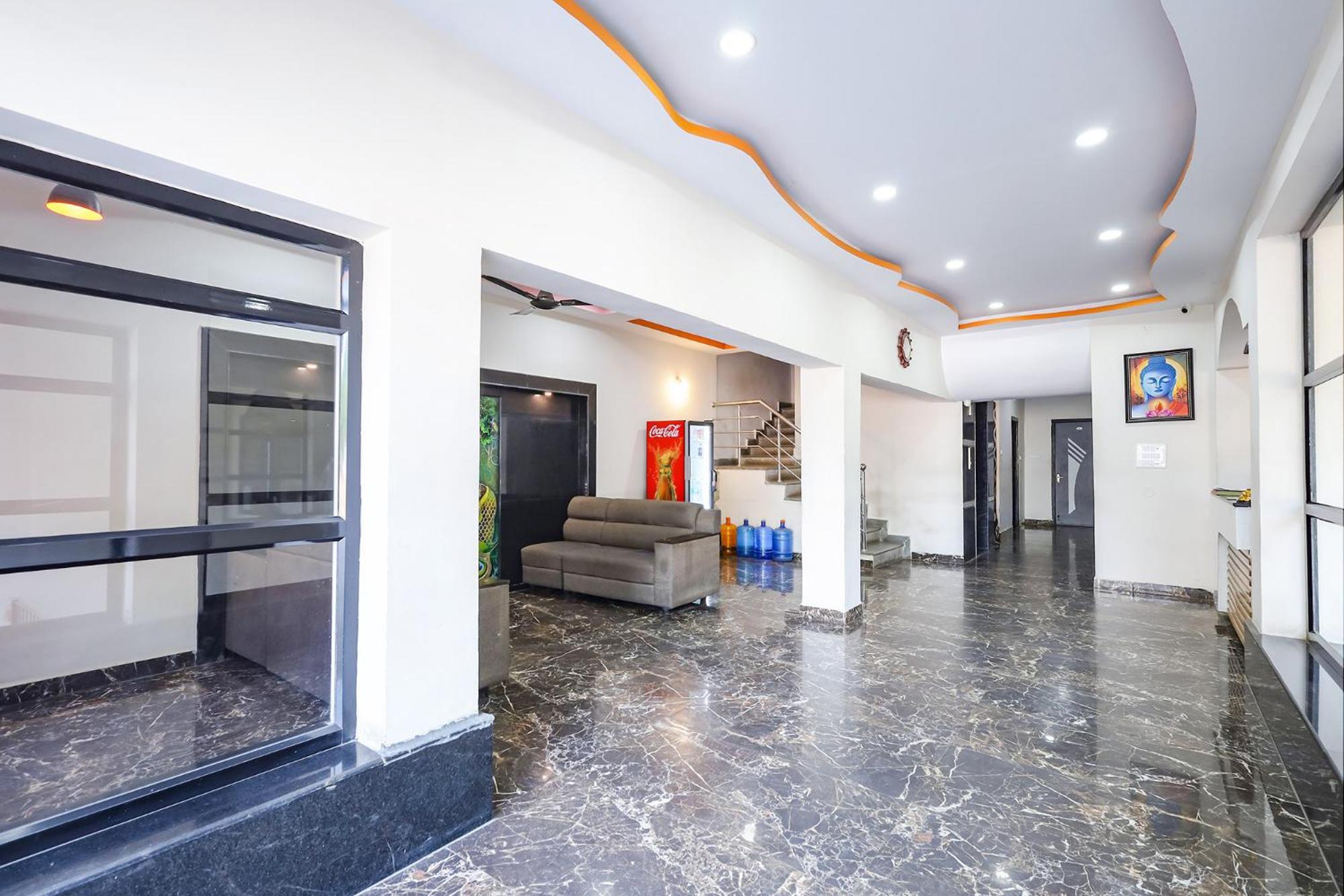 Отель Capital O Lakshmi Residency Тирупати Экстерьер фото