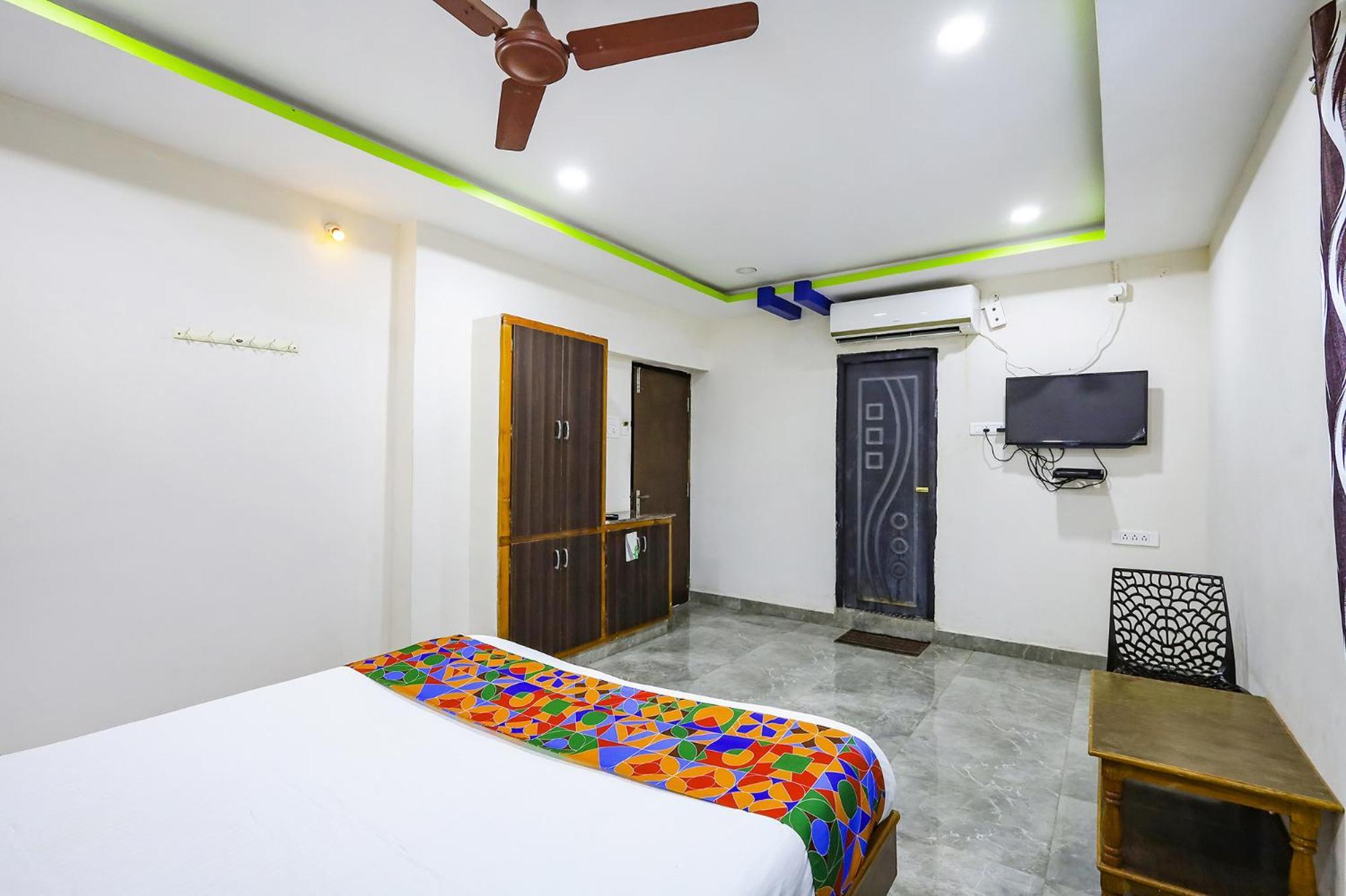 Отель Capital O Lakshmi Residency Тирупати Экстерьер фото