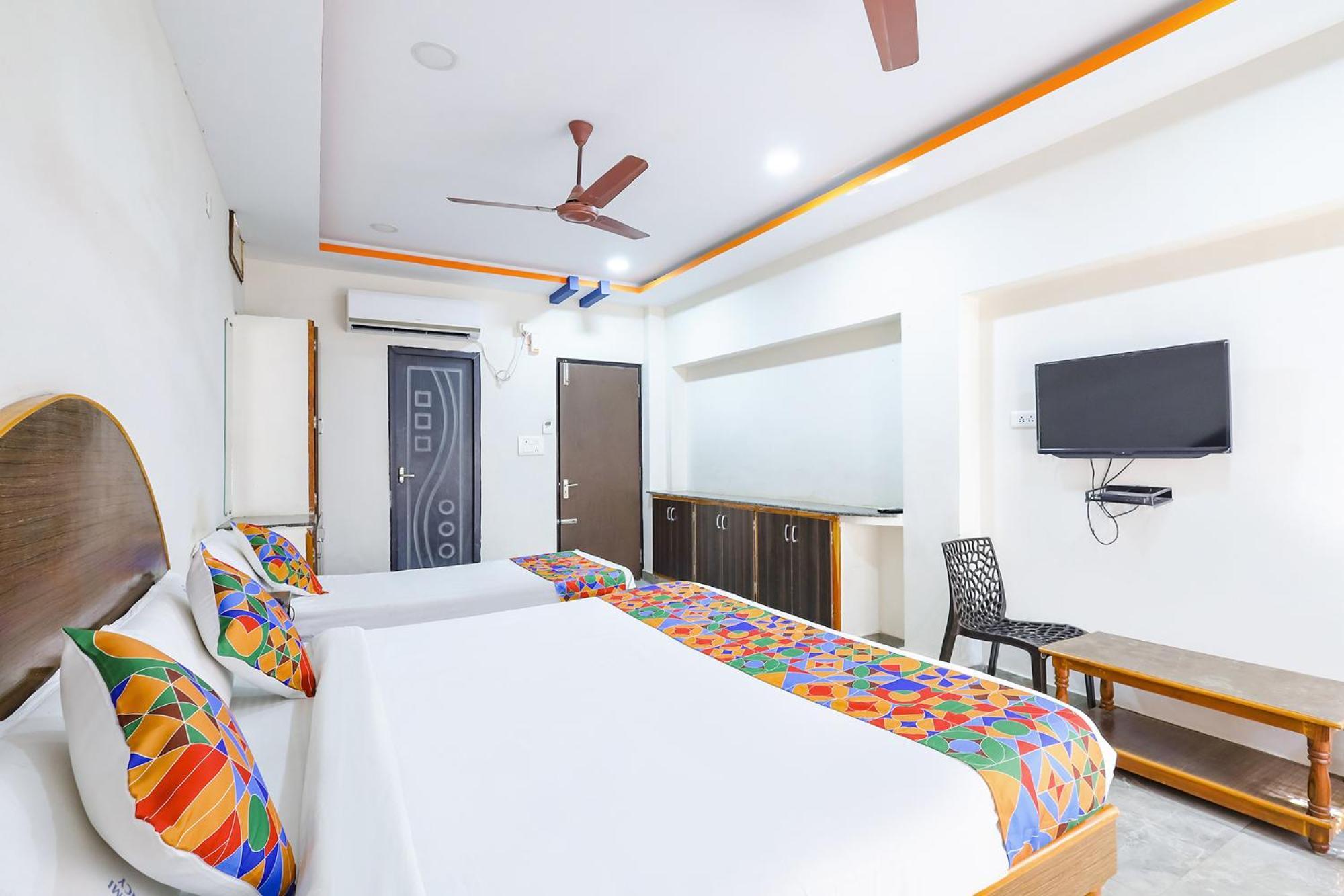 Отель Capital O Lakshmi Residency Тирупати Экстерьер фото