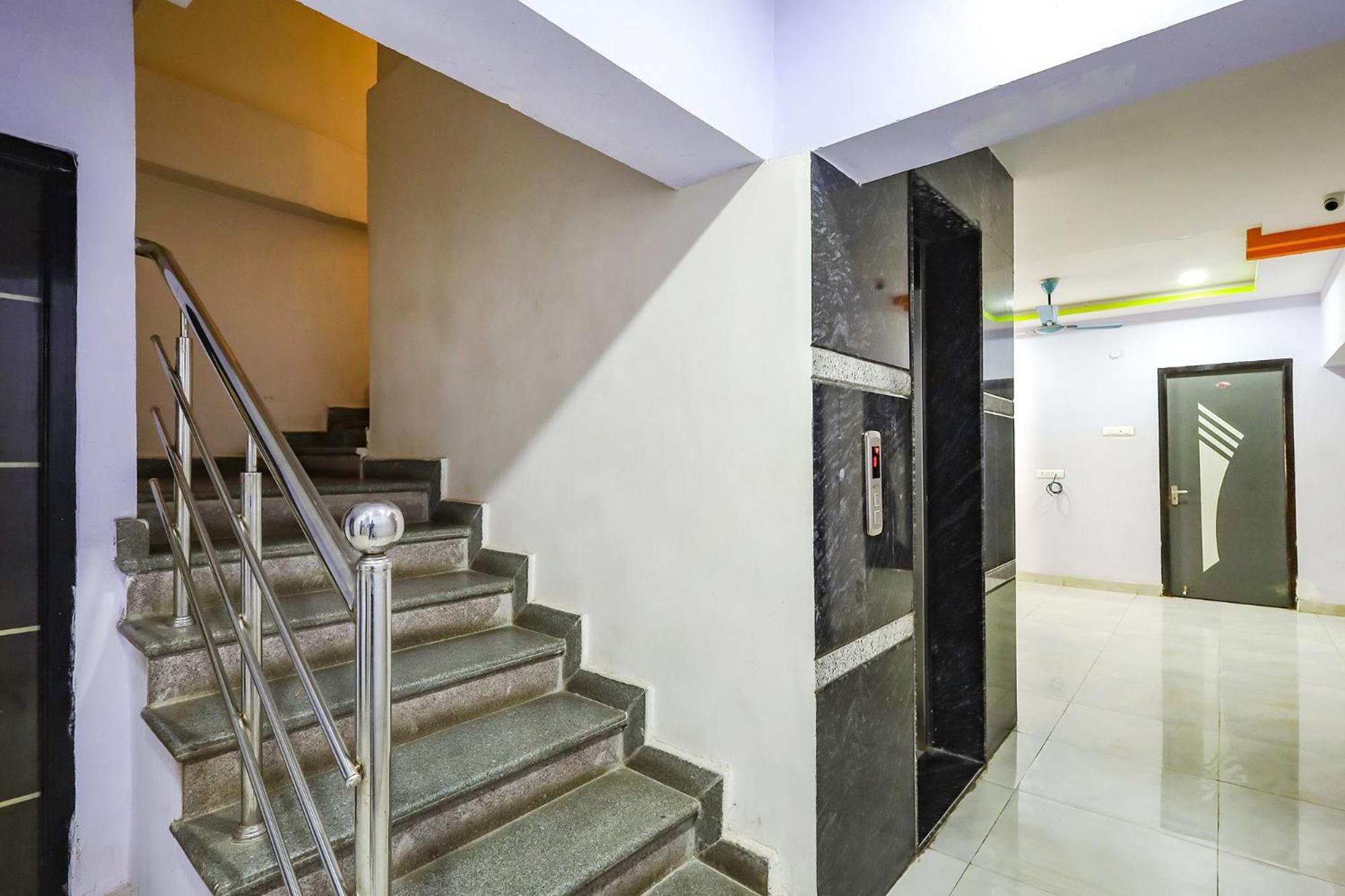 Отель Capital O Lakshmi Residency Тирупати Экстерьер фото