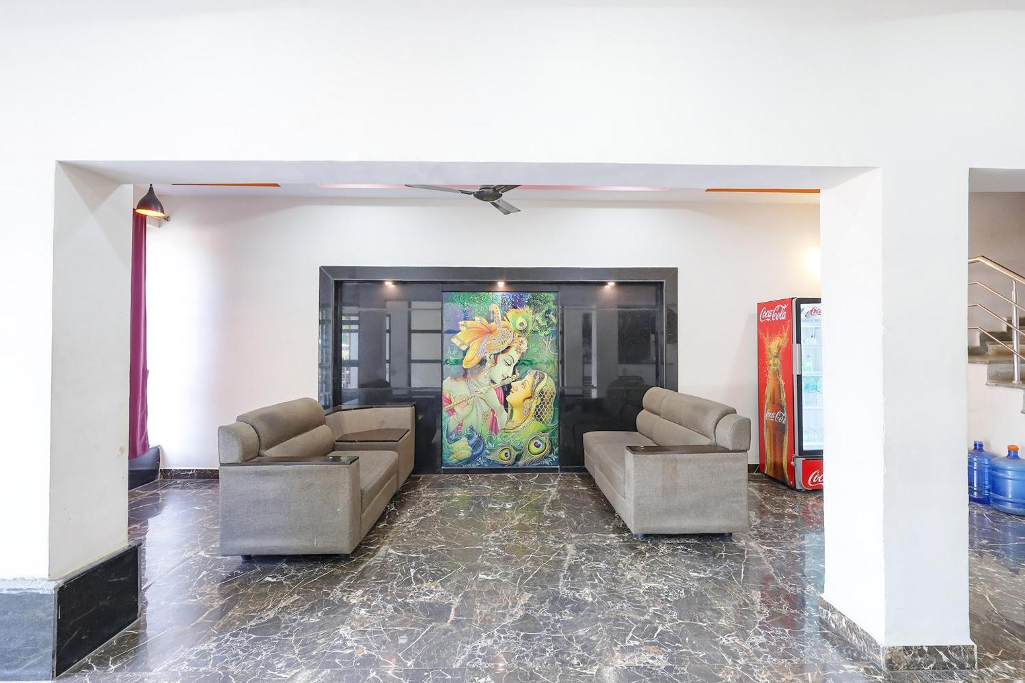 Отель Capital O Lakshmi Residency Тирупати Экстерьер фото