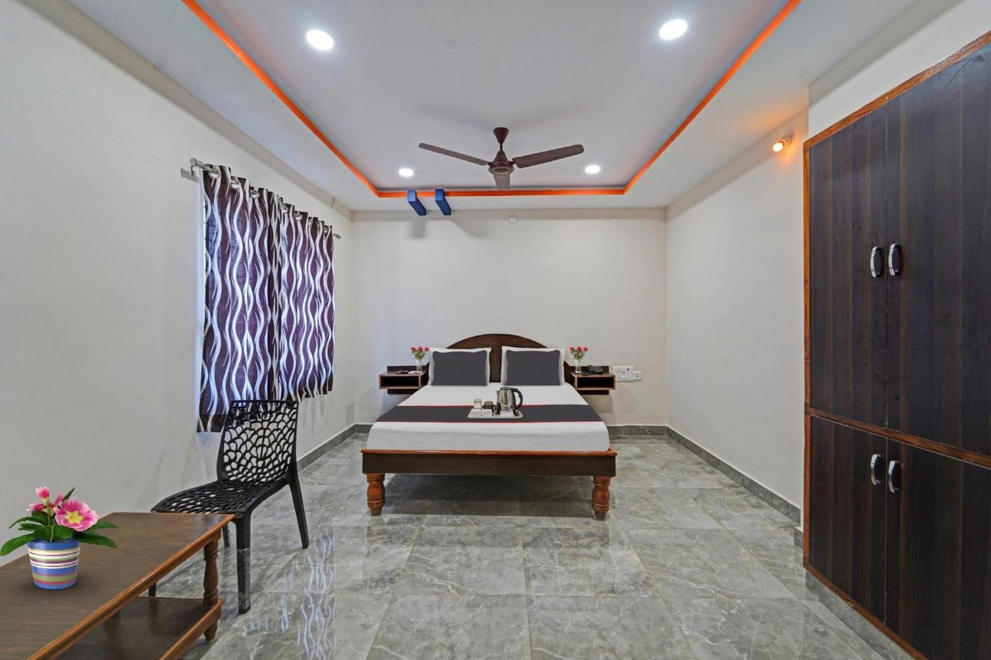 Отель Capital O Lakshmi Residency Тирупати Экстерьер фото