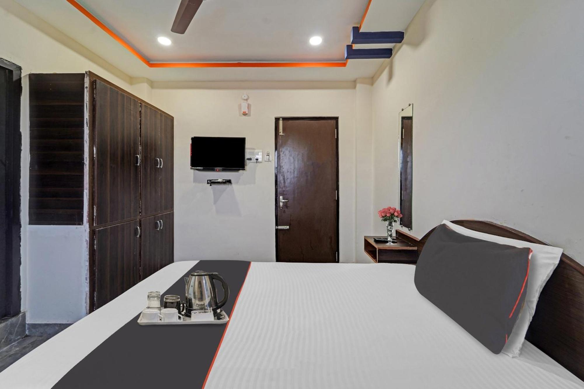 Отель Capital O Lakshmi Residency Тирупати Экстерьер фото