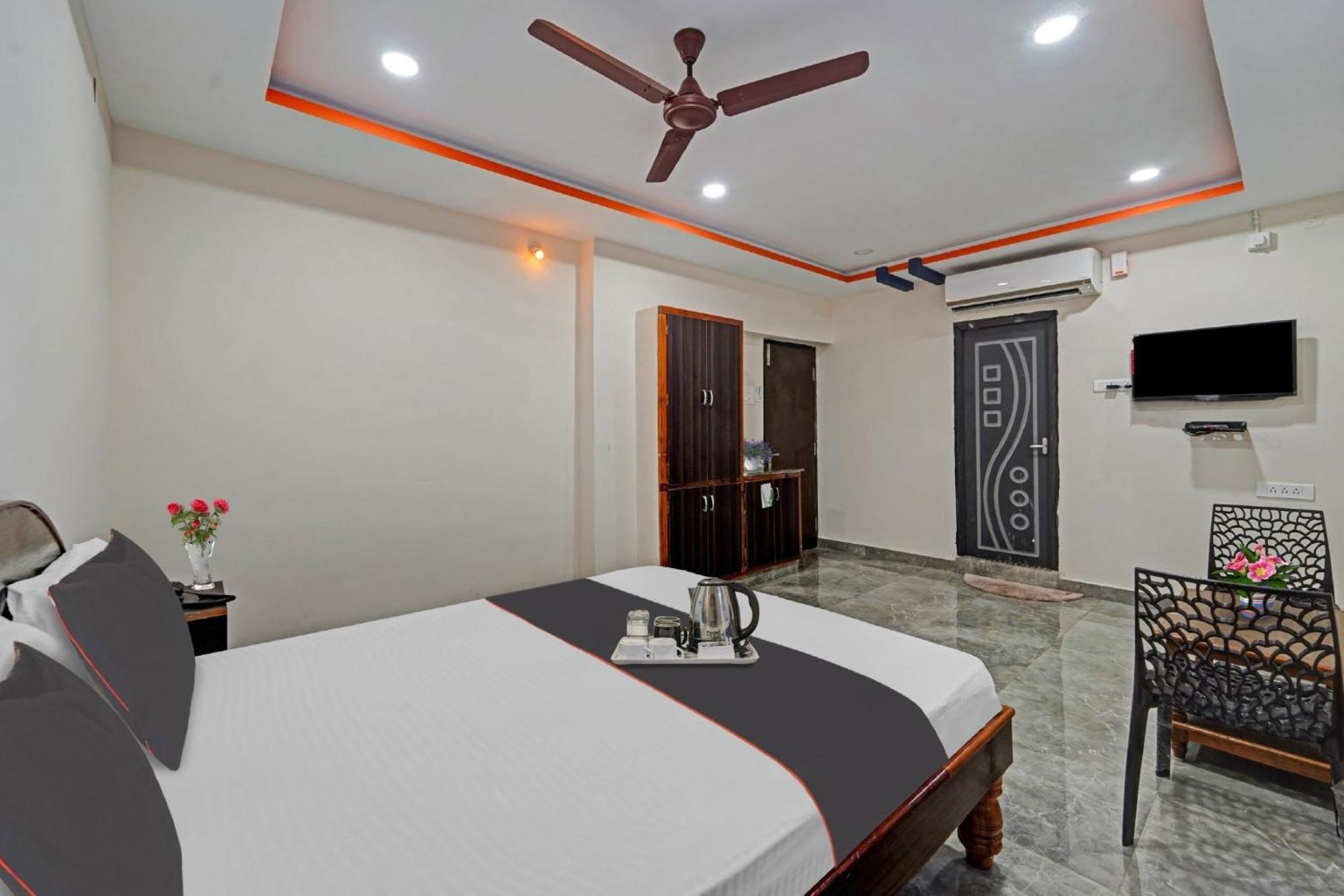 Отель Capital O Lakshmi Residency Тирупати Экстерьер фото