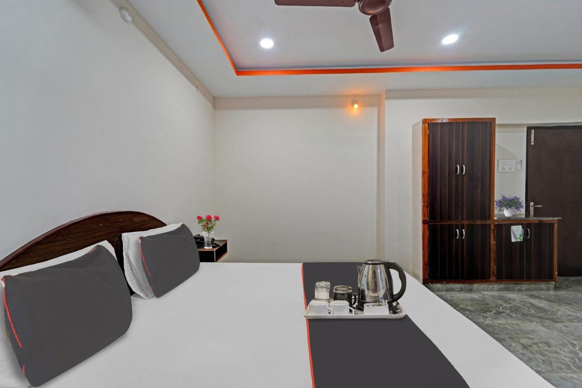 Отель Capital O Lakshmi Residency Тирупати Экстерьер фото