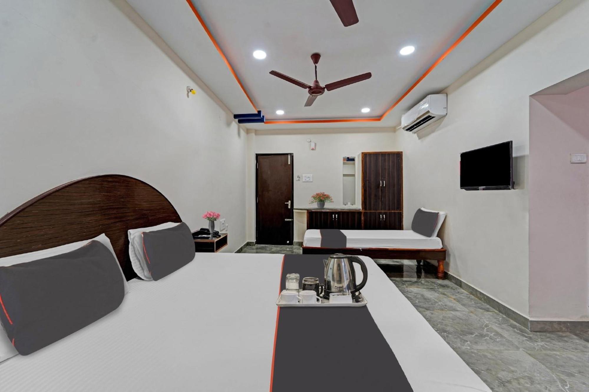 Отель Capital O Lakshmi Residency Тирупати Экстерьер фото