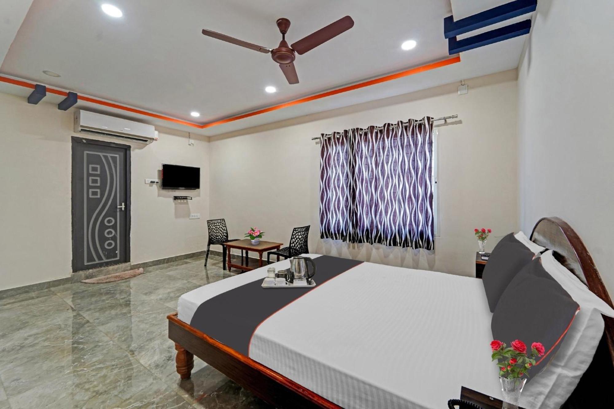 Отель Capital O Lakshmi Residency Тирупати Экстерьер фото