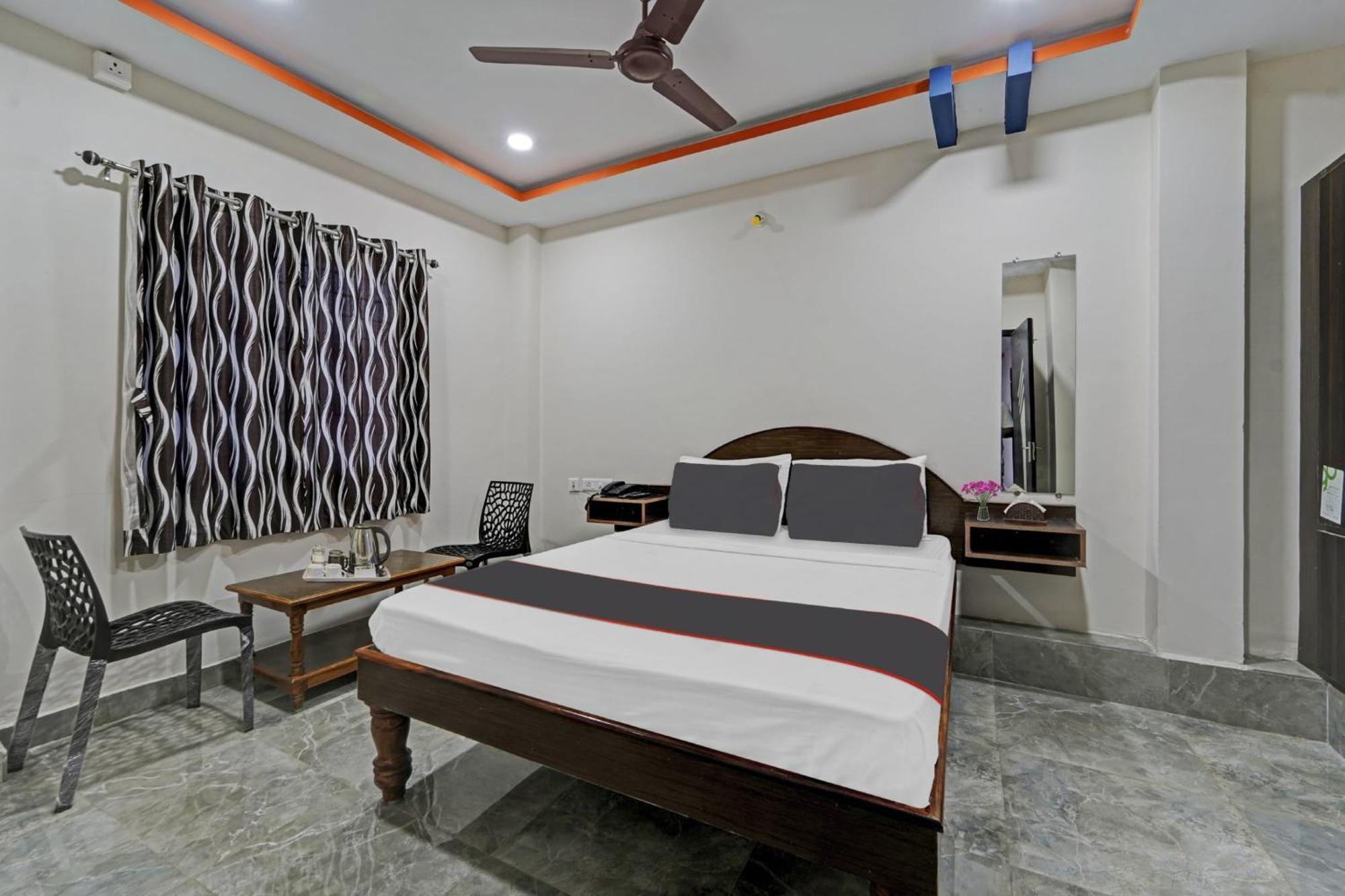 Отель Capital O Lakshmi Residency Тирупати Экстерьер фото