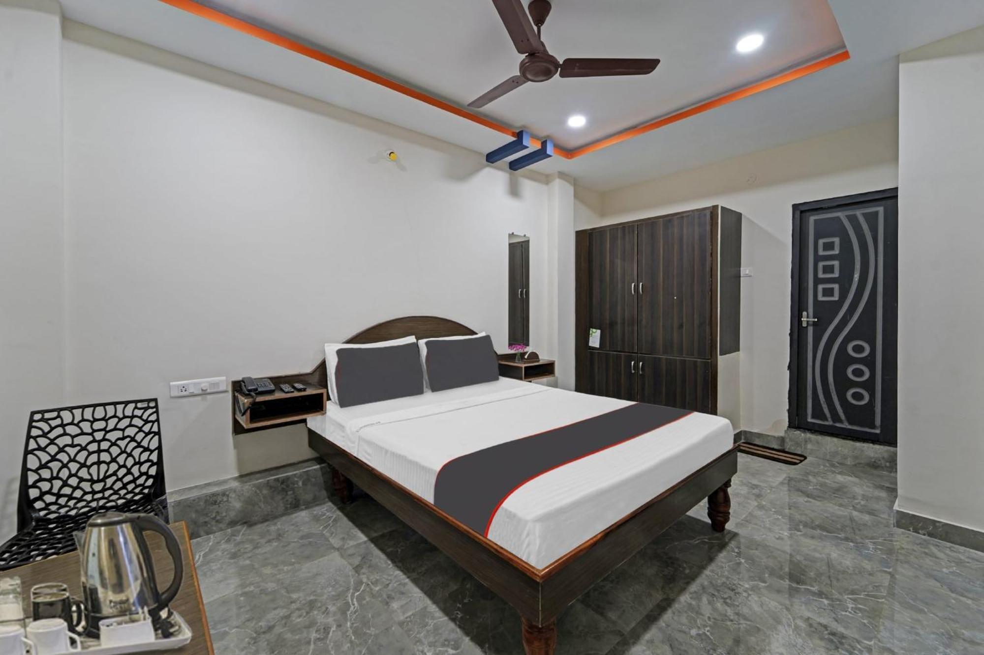 Отель Capital O Lakshmi Residency Тирупати Экстерьер фото