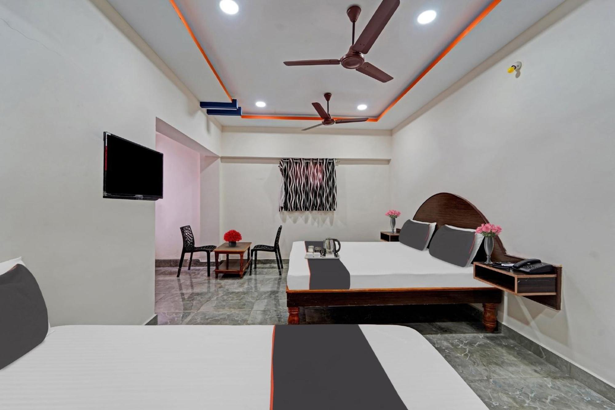 Отель Capital O Lakshmi Residency Тирупати Экстерьер фото