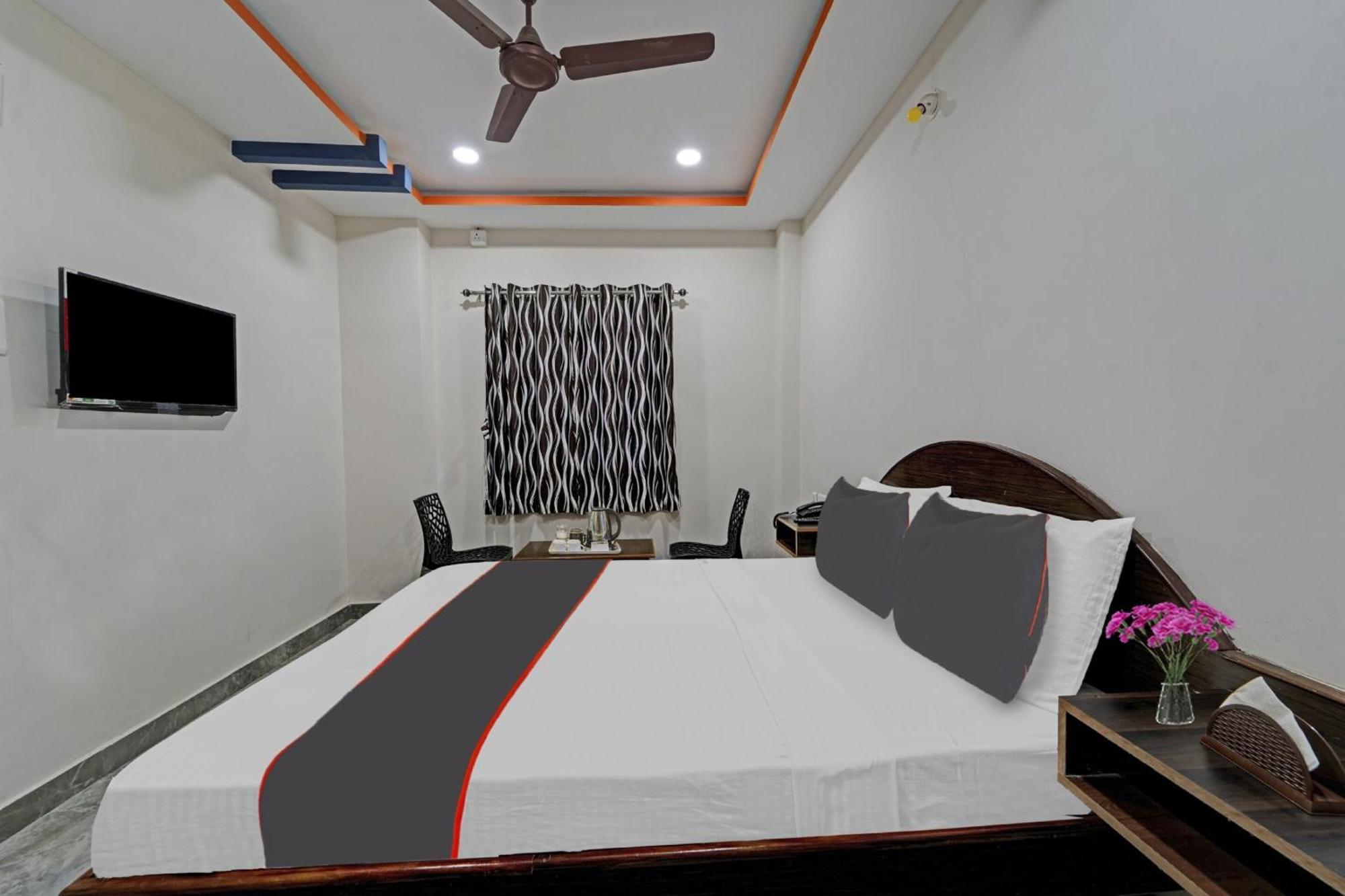 Отель Capital O Lakshmi Residency Тирупати Экстерьер фото